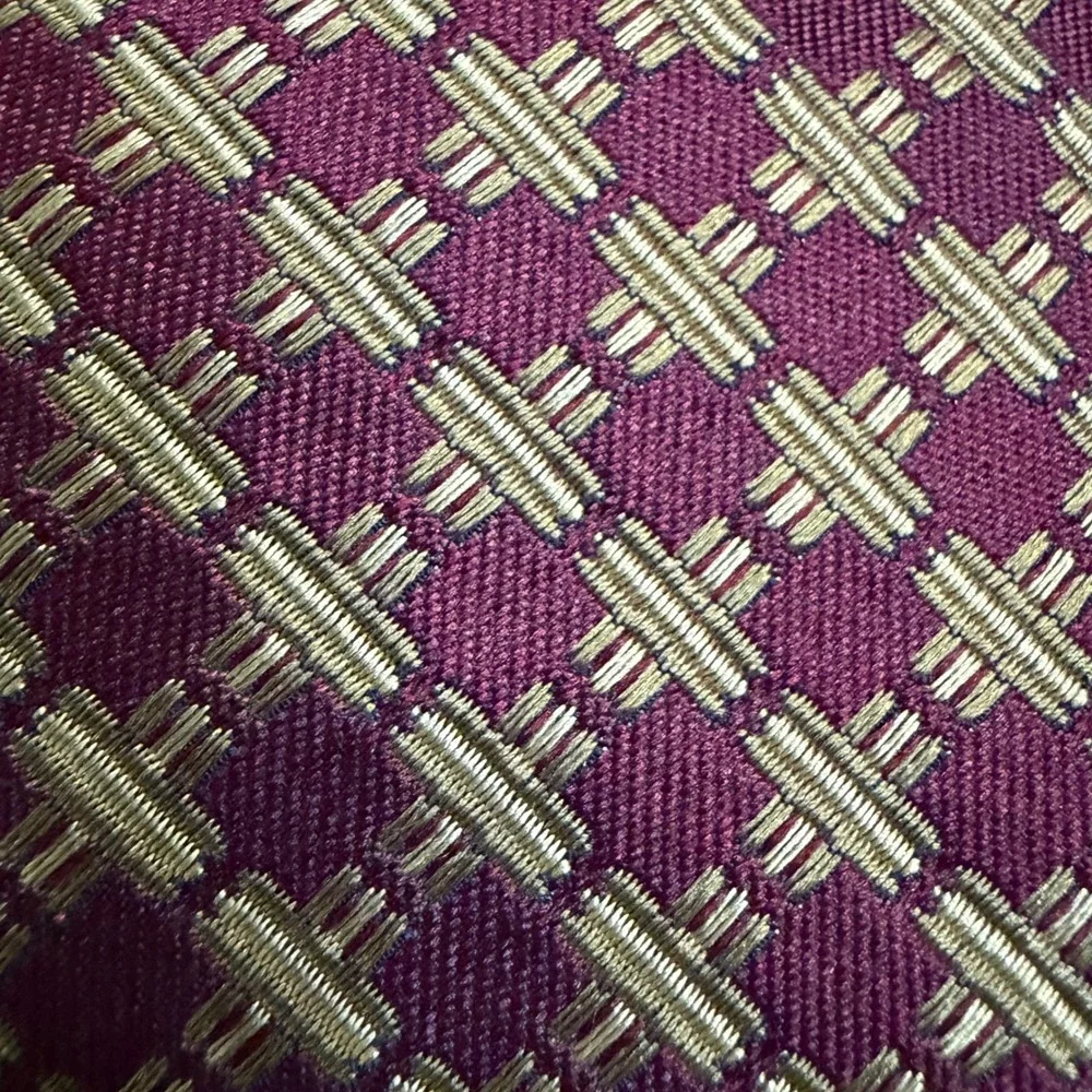 Tiffany‎ & Co Mens Burgundy Gold Geometric Silk Necktie Made in Italy Luxury Tie